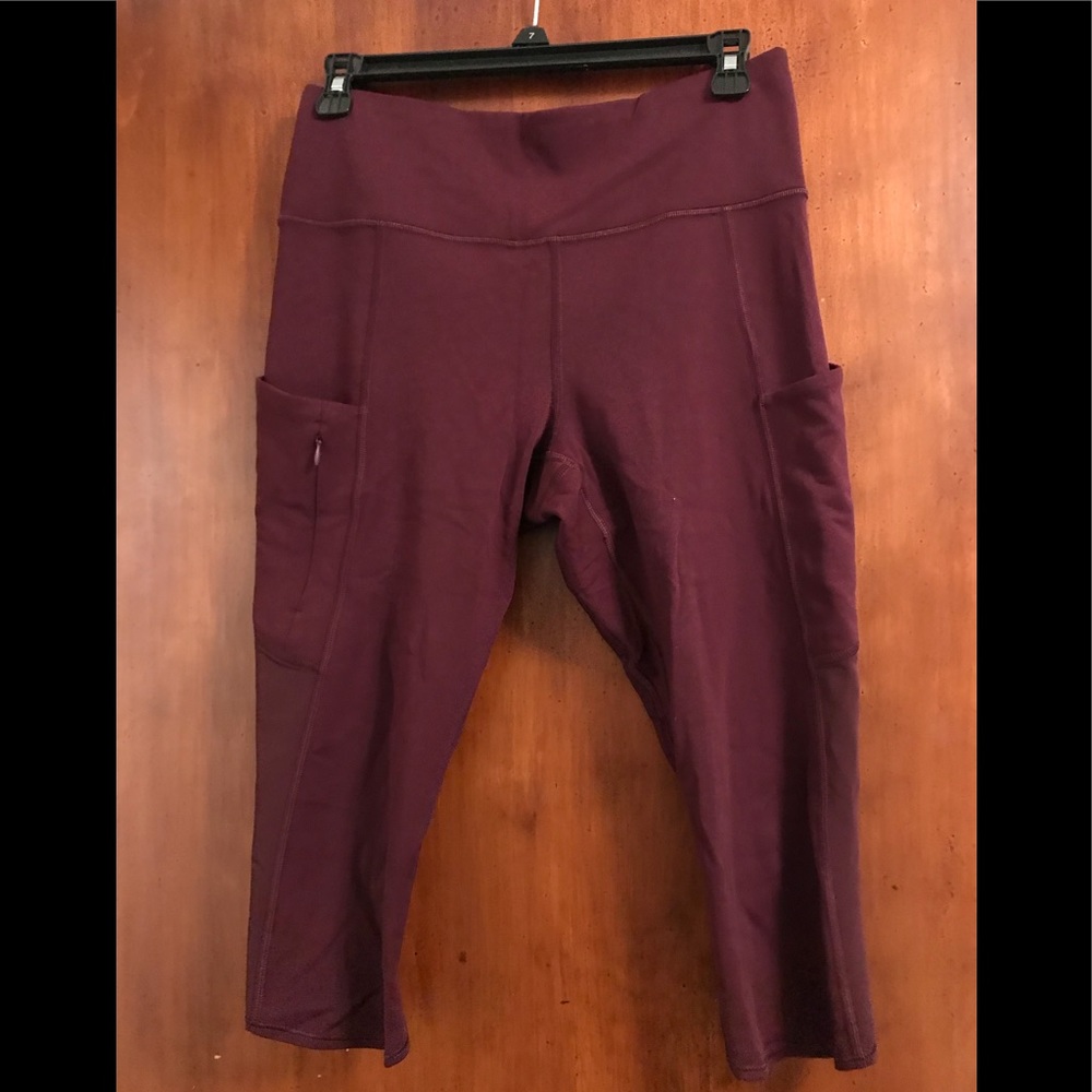 Athleta women’s Capri leggings, size medium